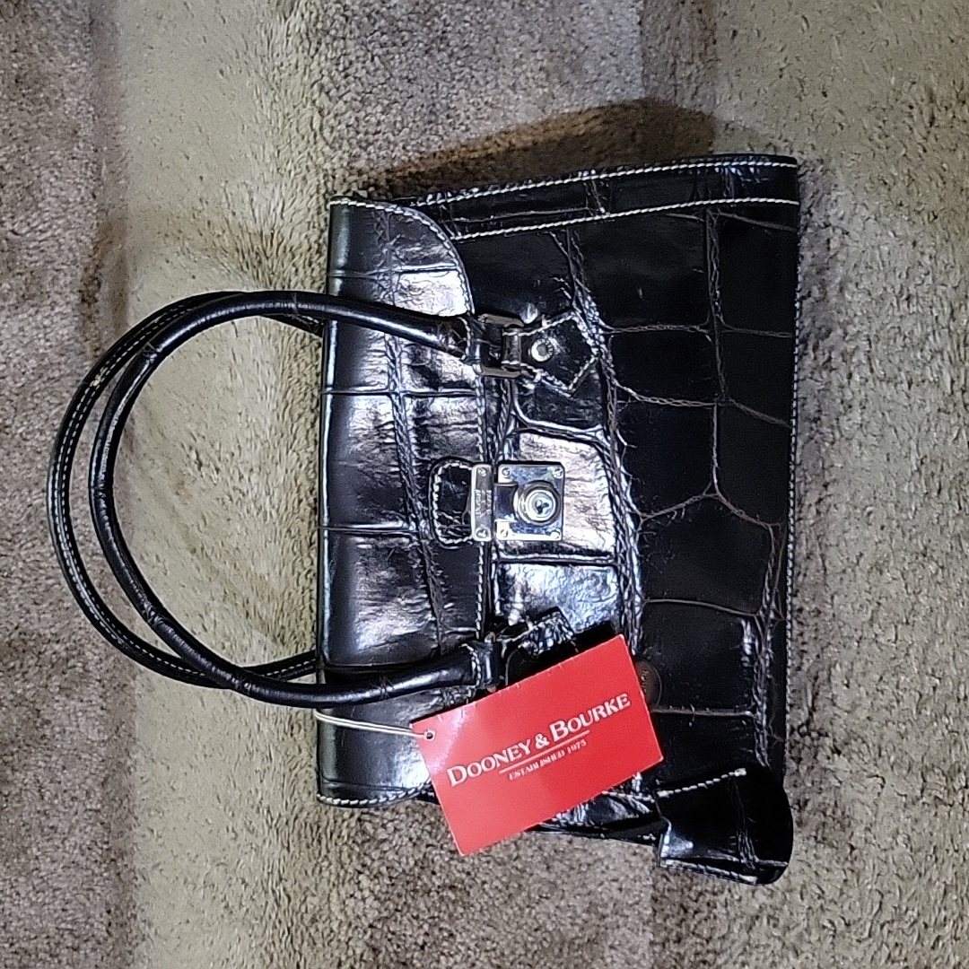 Nwt Dooney & Bourke Brown Lock Bag